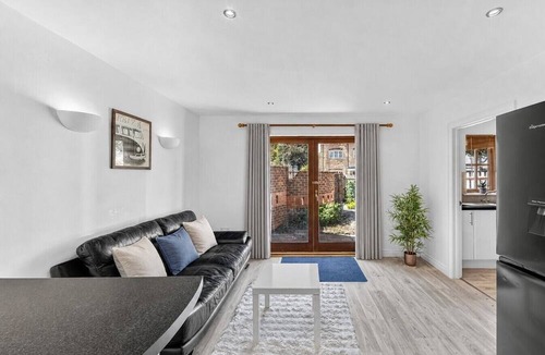 Milton Keynes House | Detached 4BR House in Monkston Park Driveway Parking Fast WiFi Smart TVs Yoko Property