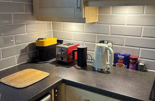 Acomb Apartment | Modern Cosy York City Apartment with Free Parking