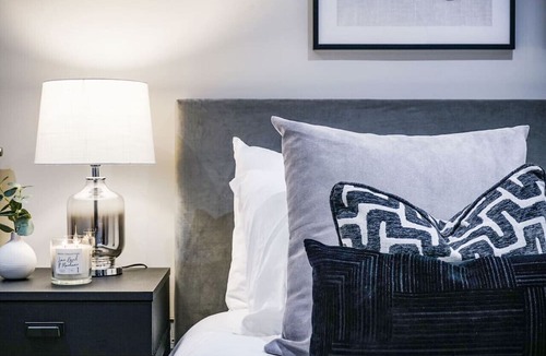 Canary Wharf Apartment | Large Spacious 1 bedroom minutes from Canary Wharf