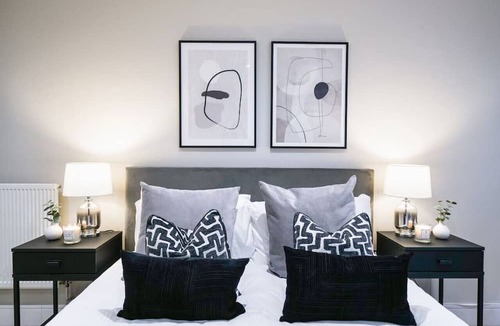 Canary Wharf Apartment | Large Spacious 1 bedroom minutes from Canary Wharf