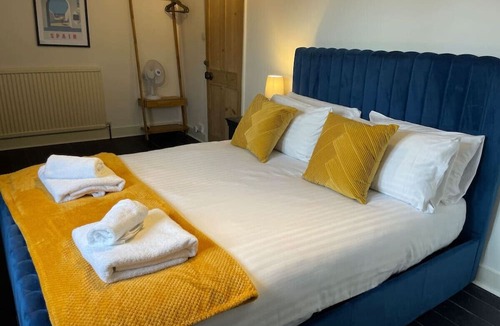 Mill Road Apartment | Large City Centre 3-bed Apartment on Mill Rd