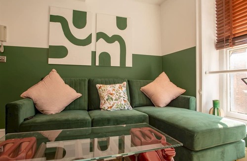 Lincoln Apartment | Stylish Steep Hill Apartment | Pass the Keys