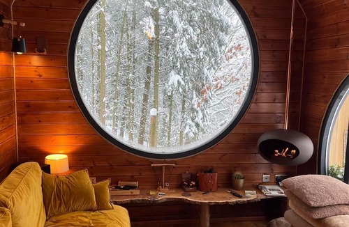 Hudswell Cabin | Stunning treehouse immersed in nature with fantastic views, hot tub & two decks.