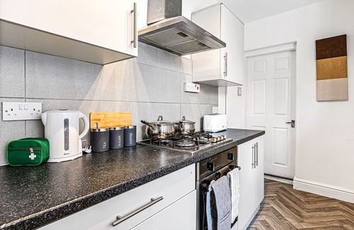 Leicester House | Large Comfortable 5 Bed House