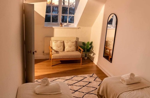 Oadby Apartment | Luxury Apartment in Leicester- Free Parking