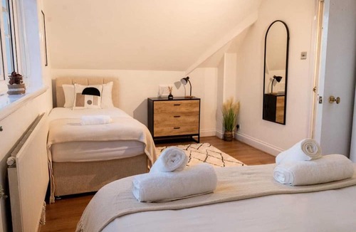 Oadby Apartment | Luxury Apartment in Leicester- Free Parking