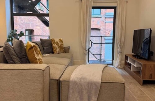 Market Street Apartment | Historic Gem | Luxe Stay in Prime Spot | 1BR