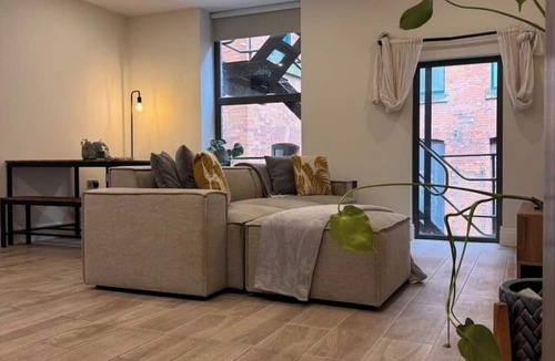 Market Street Apartment | Historic Gem | Luxe Stay in Prime Spot | 1BR