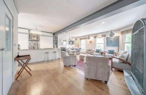 Oval Apartment | Experience London in amazing reconverted Gin house