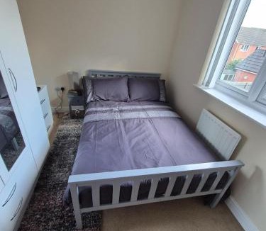 Tipton House | Elegant Guest Room in West Midlands Comfort and Convenience