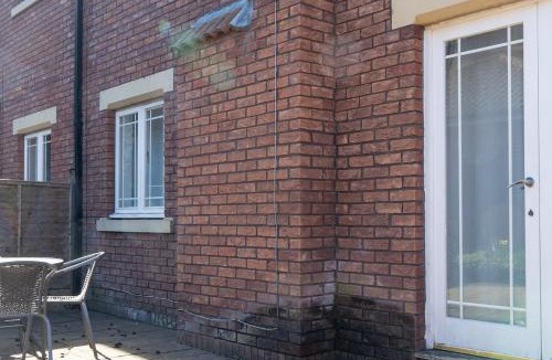Hazel Grove House | Carlton House Sleeps 5 Manchester and Peak District Free Car Parking