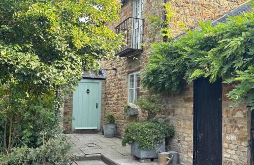 Towcester House | 17th Century Farmhouse - Near Silverstone Circuit