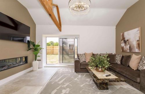 Malton House | The Smithy - Luxury Barn Conversion Cottage near Malton & York Sleeps 6