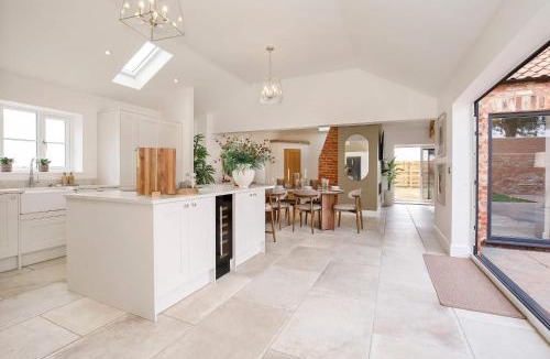 Malton House | The Smithy - Luxury Barn Conversion Cottage near Malton & York Sleeps 6