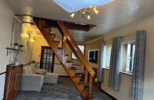Wyken Villa | What A World North Street Retreat
