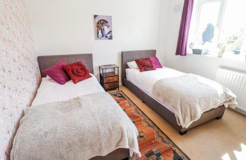 Lincoln House | Uphill Broadway
