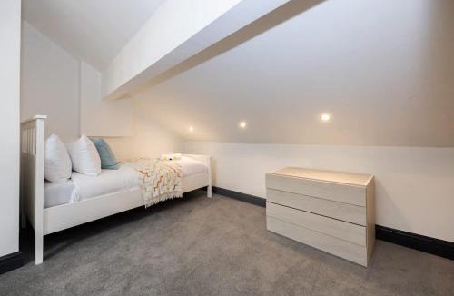 Didsbury Apartment | Stylish Didsbury Apartment - Walk to Train Station