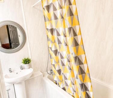 Wolverhampton House | Twin single bedroom perfect for contractors and football fans