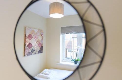 Bingham House | Stunning Garden House with Free WIFI and Parking