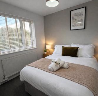 Corby House | Shetland House- 4bedroom - 3 bathrooms -Contractors Stay