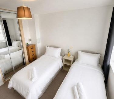 Milton Keynes Apartment | City Centre Two Bedroom Apartment with Free Parking-Two Bathrooms-Balcony-Lift Access and Free WifiF