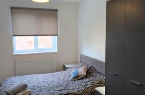 Corby House | Tranquil 4 Bed Mid terrace in Corby