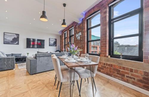 Leeds City Center Apartment | NY Style Exposed Brick Central 2BR Sleep 8