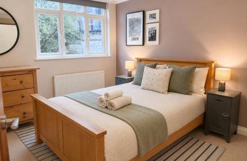 Kilburn Apartment | Spacious 4-Bedroom Family Home with Private Garden & Parking near Hampstead Heath and Abbey Road