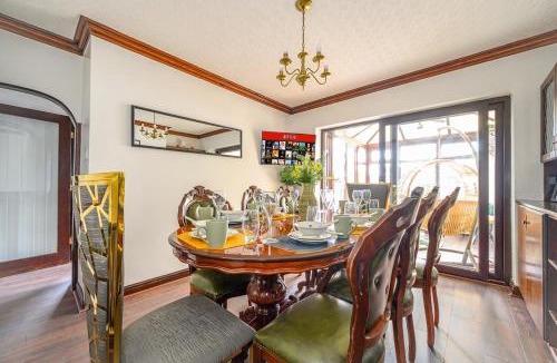 Pudsey Apartment | H59G- Family Home with Hot Tub & Games Room