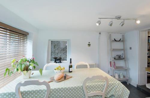 Saham Toney House | Horseshoe House - Ukc2743