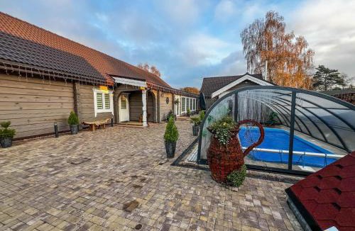 Pentney Villa | Amazing 14 Berth Villa With Private Pool At Pentney Lakes In Norfolk Ref 34079A