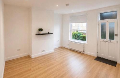 Leeds House | Spacious 3 Bedroom House Near Leeds City Centre