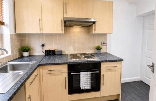 Leeds House | Spacious 3 Bedroom House Near Leeds City Centre