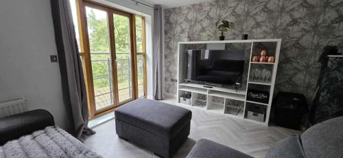 Doncaster Apartment | Pet Friendly 2-Bed Apt Sleeps 3 with Parking