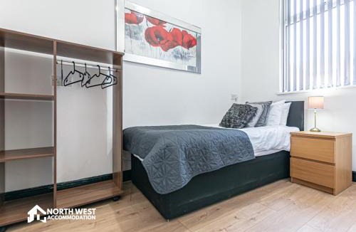 Preston Apartment | Fully Furnished 3 Bedroom House in Preston with Free Street Parking and WiFi Ideal for Contractors and Families by North West Accommodation