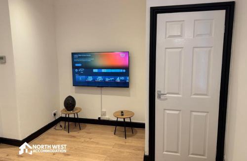 Preston Apartment | Fully Furnished 3 Bedroom House in Preston with Free Street Parking and WiFi Ideal for Contractors and Families by North West Accommodation