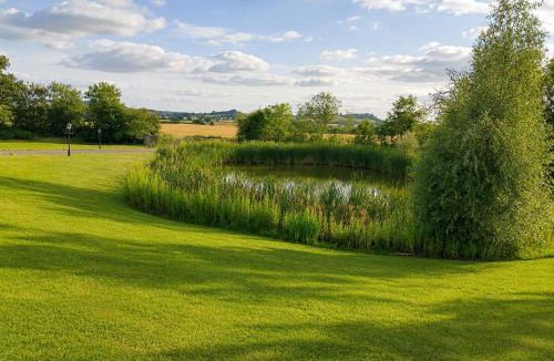 Daventry Apartment | Staverton Hill Farm Lake View Countryside Retreat