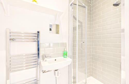 Kettering House | The Kettering Residence , Private Ensuite Rooms , Wicksteed Park , KGH , Silverstone
