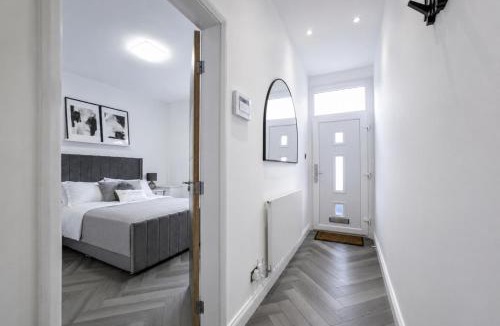 Chorlton-on-Medlock House | The Manchester Haven Sleeps 10 Near City Centre Breakfast hamper included