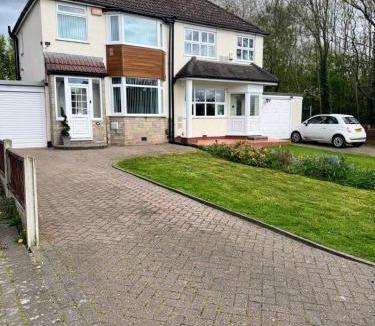 Bloxwich House | 4 Bedroom House near Garetts Green, Solihull, NEC, JLR, HS2 , Coleshill