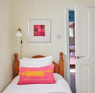 Oundle House | Beautiful Stylish 3 Bedroom Converted Chapel Dog Friendly Central
