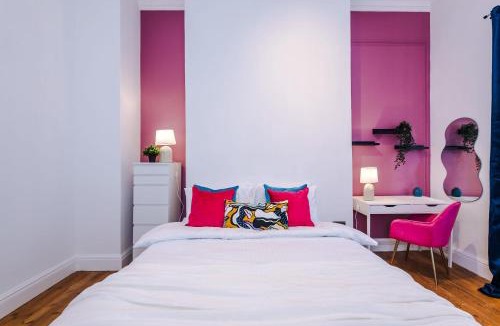 Hull Old Town Apartment | Parliament St Apt 2 - Central Hull - Sleeps 4