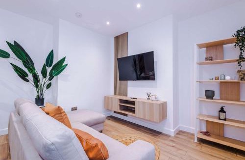 Hull Apartment | Old Town Hull Apt 2 - Sleeps 4 - Town Centre