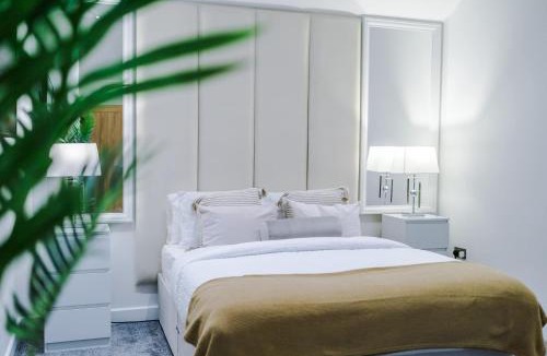 Hull Apartment | Old Town Hull Apt 1 - King or Twin - Marina Nearby