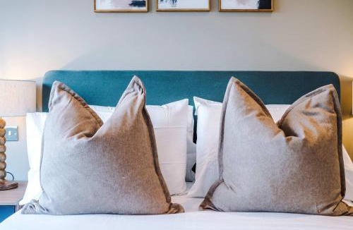 Leeds Apartment | Premium 2-Bed Home in Leeds City Centre by MCPI Hosting, Perfect for Families & Contractors
