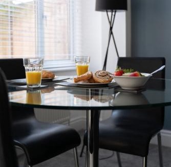 Kettering House | Spacious and Comfortable - 5 Bedroom Home
