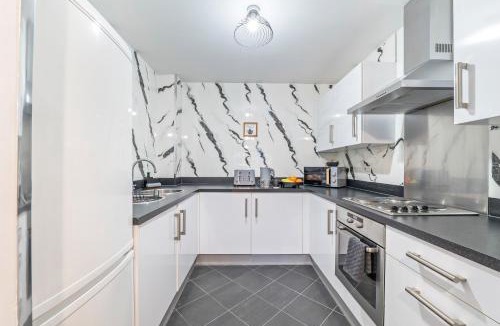 The Westside Apartment | 1 Bed Apartment Near Mailbox & Broad Street - Wi-Fi & Netflix