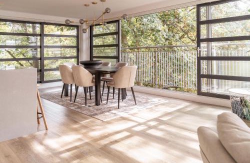 Leicester City Centre Apartment | Stunning Modern Glass Wall Penthouse, City Centre