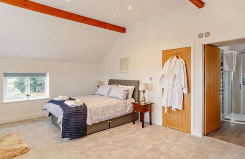 Wakefield House | 3 Bed in Wakefield oc-93234