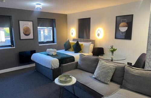 Peterborough Apartment | Modern Serviced Studio - Affordable Luxury with Free WIFI Free Parking Flat Screen Smart TV